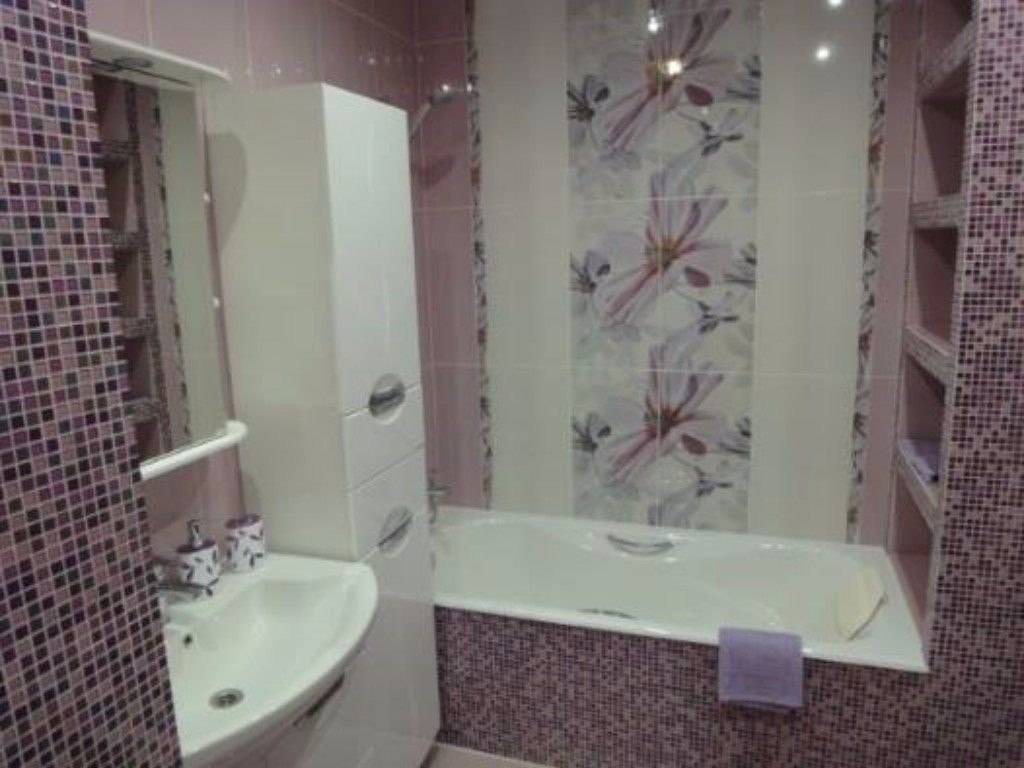 дизайн маленькой ванной мозаикой 10010