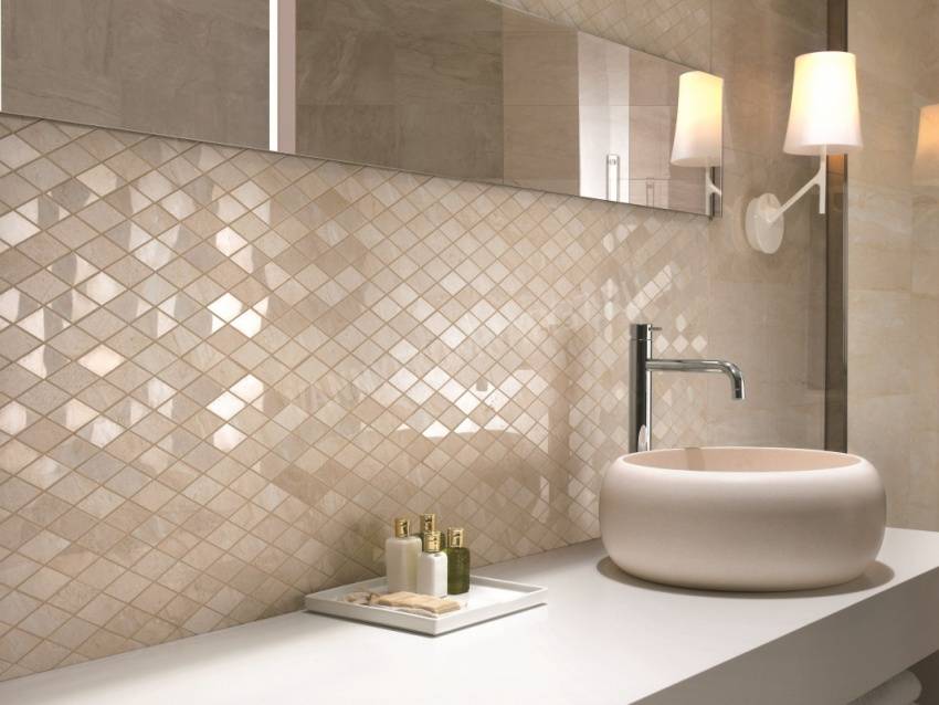 Комбинированная отделка ванной комнаты: мозаика + плитка